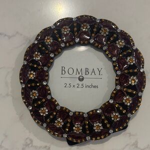 Bombay Round Frame with Maroon and Black Design